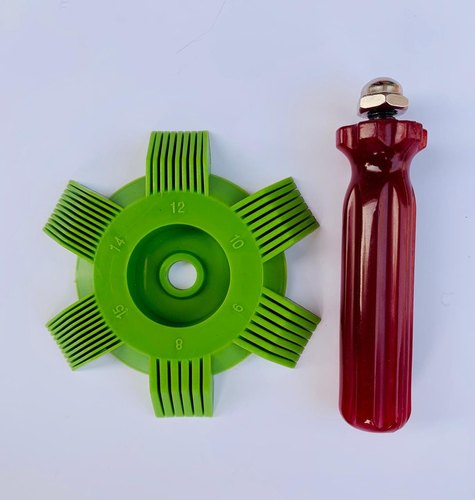 Fin comb fin straightener